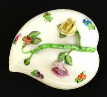 Herendi virág mintás, rózsás díszítésű bonbonniere. Kézzel  festett, jelzett, egy lepattant ággal d:...