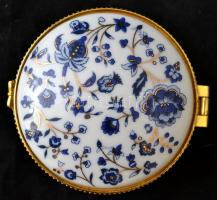 Porcelán ékszeres dobozka fém szerelékkel, matricás, jelzés nélkül, d: 6,5 cm