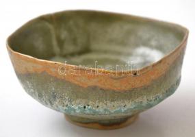 Gorka Lívia (1925-2011): Amorf tálka, mázas kerámia, jelzett, hibátlan, d: 11,5 cm, m: 5,5 cm