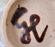 Gorka Lívia (1925-2011): Amorf tálka, mázas kerámia, jelzett, hibátlan, d: 11,5 cm, m: 5,5 cm