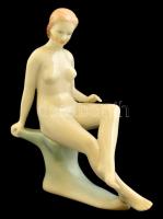 Aquincumi ülő akt, kézzel festett, jelzett, apró kopásokkal, m: 22 cm