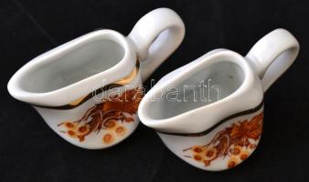 2 db Zsolnay tejszínes kiöntő, kézzel festett, jelzett, apró kopásokkal, 7×4×4 cm