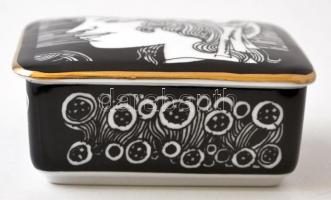 Hollóházi Szász Endre által tervezett bonbonier, matricás, jelzett, apró kopásokkal, 9×7,5×4 cm