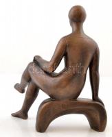 Marosán László (1916-1991): Ülő nő, bronzírozott műgyanta, jelzett, m: 20 cm