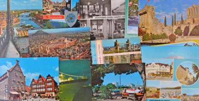 Legalább 1.500 képeslap az 1950-2000-es évekből, főleg magyar és külföldi városképek, kevés üdvözlőlap, karton dobozban. Érintetlen anyag családi levelezésből, hagyatékból.