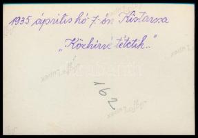 1935 Kistarcsa, "Közhírré tétetik", kisbíró dobol, hátoldalon feliratozott fotó, 6×8 cm