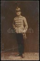 cca 1905 Huszár díszegyenruhában, kézzel színezett fotó, 14×8,5 cm