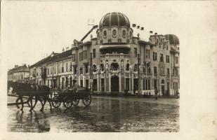1928 Eperjes, Presov; Amerikai-Szlovák bank, Isidor Schönfeld és Adolf Grünfeld üzlete / American-Slovak bank, shops. Lumen