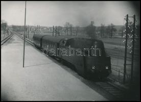 1939 MÁVAG 242 sorozatú mozdony, későbbi előhívás, 13×18 cm / MÁVAG locomotive, copy of vintage photo