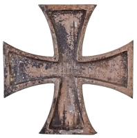 Német Birodalom ~1914. Vaskeresztet formáló fém, dísztárgy? (~103mm) T:2,2-
German Empire ~1914. Me...