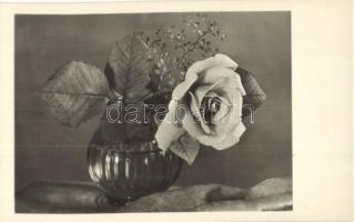68 db MODERN fekete-fehér virág motívumos képeslap / 68 modern black&white motive postcards: flowers