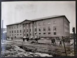 1953 Komló építése eredeti fotókon. Vas Zoltánnak, Komló kormánybiztosának készített mappa az iparos...