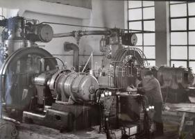 1953 Komló építése eredeti fotókon. Vas Zoltánnak, Komló kormánybiztosának készített mappa az iparos...