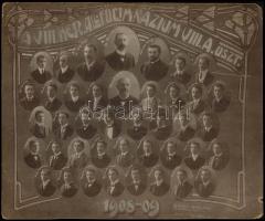 1909 Budapest, VIII. kerületi Állami Főgimnázium tanárai és végzős növendékei, kistabló, 29x34,5 cm