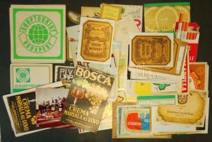 legalább 100 boroscímke, matrica egyéb reklám