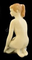 Aquincumi porcelán térdelő akt, kézzel festett, jelzett, apró kopásokkal, m: 22,5 cm