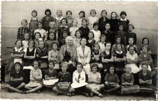 1936 Debrecen, Elemi iskolások csoportképe, Perczel fiók fotóműterme, photo