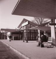 cca 1977 Kecskeméti városképek, régi és új épületek, városfejlesztési kordokumentumok, 21 db vintage...