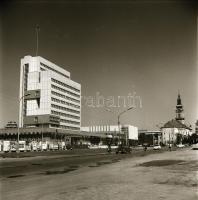 1974 és 1976 Kecskeméti városképek, régi és új épületek, városfejlesztési kordokumentumok, látképek,...