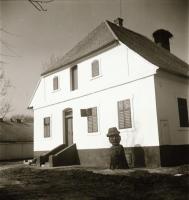 1974 és 1976 Kecskeméti városképek, régi és új épületek, városfejlesztési kordokumentumok, látképek,...