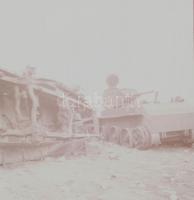 Thöresz Dezső (1902-1963) békéscsabai gyógyszerész és fotóművész szolgálatot teljesített egy sebesül...