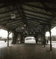 Thöresz Dezső (1902-1963) békéscsabai gyógyszerész és fotóművész szolgálatot teljesített egy sebesül...