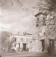 cca 1969 Budapest, X. kerület, kőbányai városképek, épületek, életképek, 21 db vintage negatív, 6x6 ...