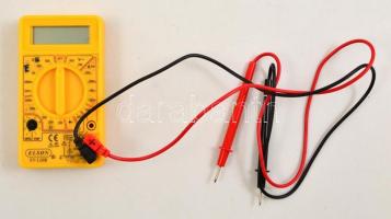 Vegyes bolha tétel: ellenállás/árammérő műszer, óra, fejhallgató, hőmérő, magyar kártya, 4-es eloszt...