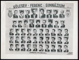 1964 Budapest, Kölcsey Ferenc Gimnázium tanárai és végzős növendékei, kistabló, (sarkán törésvonal), 18x24 cm