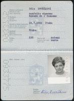 1988 Fényképes csehszlovák szolgálati útlevél magyar vízumbejegyzésekkel