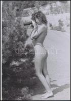 cca 1978 Modellképző gyakorlatok, szolidan erotikus felvételek, 8 db vintage fotó és/vagy mai nagyít...