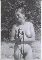 cca 1978 Modellképző gyakorlatok, szolidan erotikus felvételek, 8 db vintage fotó és/vagy mai nagyít...