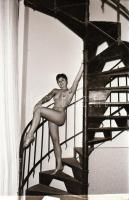 cca 1978 Modellképző gyakorlatok, szolidan erotikus felvételek, 8 db vintage fotó és/vagy mai nagyít...