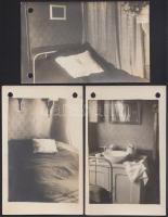 cca 1921 IV. Károly és Zita királyné ágyai a vonaton; a királyné mosdója, 3 db fotólap Schäffer Ármin budapesti műterméből, hátuljukon feliratozva, az egyik pecséttel jelzett, 9×14 cm