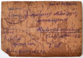1944 Nyírfakéreg tábori levelezőlap, magyar katona levelezőlapja édesanyjának, bélyegzőkkel, az egyik sarkán hiánnyal.