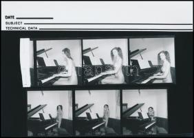 cca 1986 Különóra zongorával, szolidan erotikus felvételek, 26 db vintage fotó, 6x6 cm