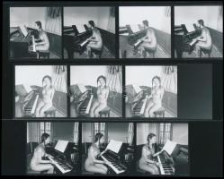 cca 1986 Különóra zongorával, szolidan erotikus felvételek, 26 db vintage fotó, 6x6 cm