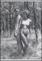 cca 1983 Felejthetetlen emlékek, szolidan erotikus felvételek, 8 db vintage fotó és/vagy mai nagyítá...