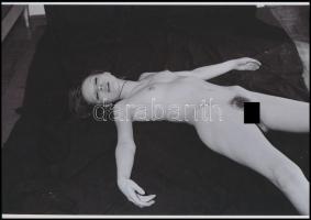 cca 1982 Csinosak és szépek, szolidan erotikus felvételek, 7 db vintage fotó és/vagy mai nagyítás + ...