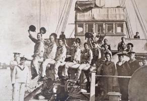 cca 1910-1940 Képek a M. Kir. Folyamőrség és az Osztrák-Magyar haditengerészet életéből. Zsírnórfűzö...