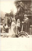 1916 Budapest I. IV. Károly király eskütétele a Szent Háromság szobornál