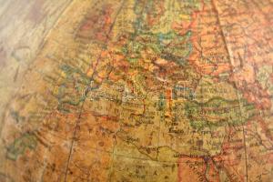 cca 1920-1930 Földgömb, kopott, sérült, m: 35 cm