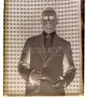 cca 1930 és 1960 között készült, cca 500 db vintage negatív és fotó Matheisel József (1908-1961) roz...