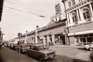 1984 Kecskemét régi utcái, házai és a város fejlődését bemutató új épületek, látképek, 61 db vintage...