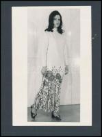 1972 Manöken és fotómodell nyilvántartásból 3 db vintage fénykép és adatlap, 14,5x10 cm és 18x24 cm ...