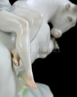 Herendi Európa elrablása, kézzel festett, jelzett, nagyon apró hajszálrepedés a patán, m: 33 cm, h: ...