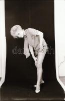 cca 1973 Sokan voltak, szolidan erotikus felvételek, 12 db vintage fotó és/vagy mai nagyítás vegyese...