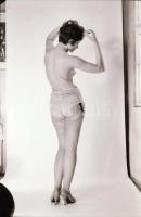 cca 1979 Az élet lényegének keresése, szolidan erotikus felvételek, 12 db vintage fotó és/vagy mai n...