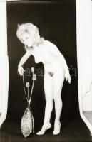 cca 1979 Az élet lényegének keresése, szolidan erotikus felvételek, 12 db vintage fotó és/vagy mai n...