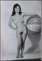 cca 1979 Az élet lényegének keresése, szolidan erotikus felvételek, 12 db vintage fotó és/vagy mai n...